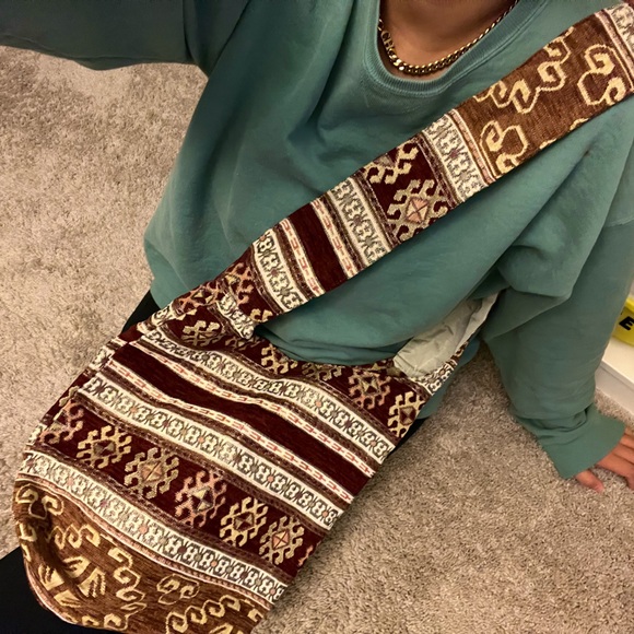 Handbags - Vintage Boho Sling Crossbody 💛🧡♥️